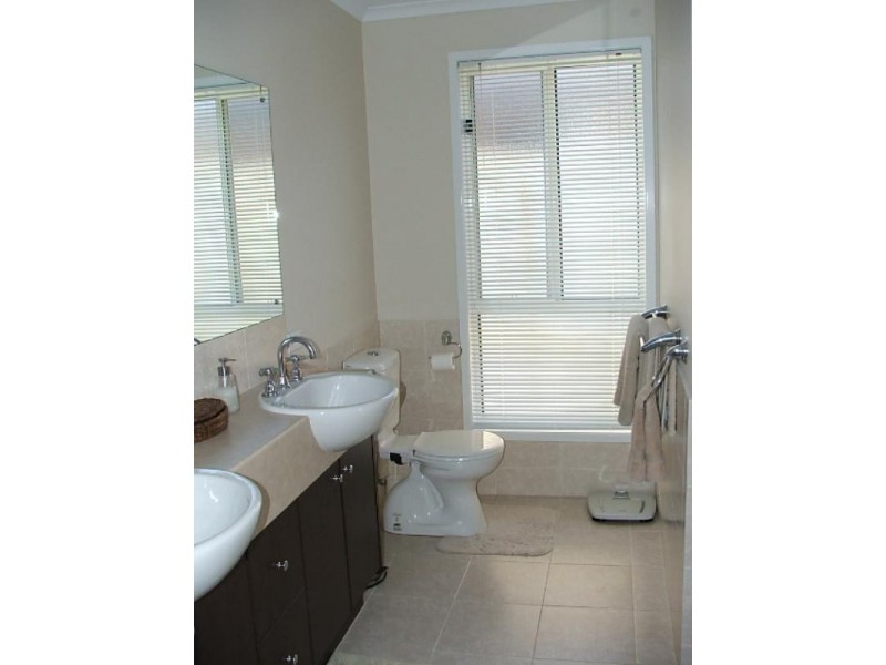 6 Amberwell Terrace, Burton SA 5110