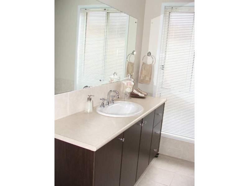 6 Amberwell Terrace, Burton SA 5110