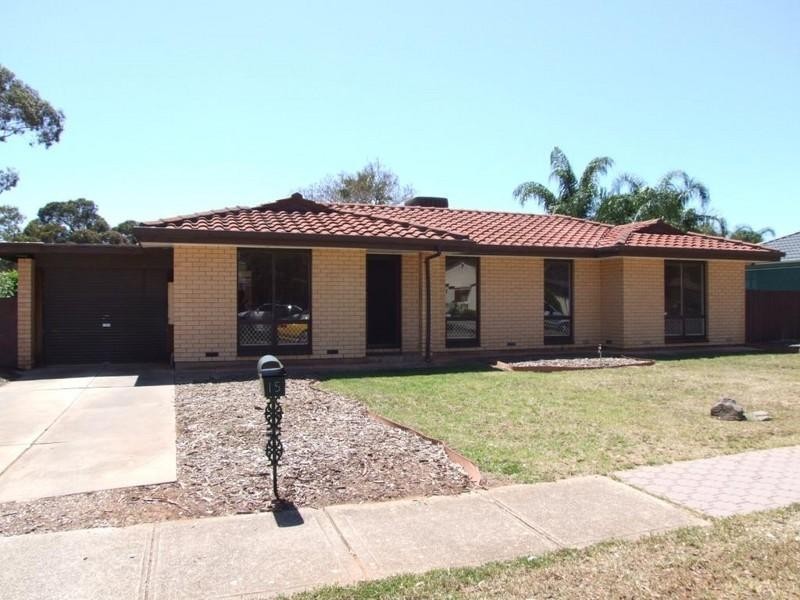 15 Rogers Crescent, Paralowie SA 5108
