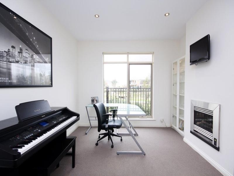 2 Pine Court, Mawson Lakes SA 5095