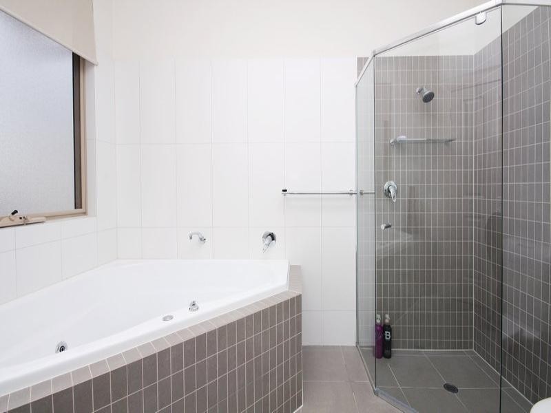 2 Pine Court, Mawson Lakes SA 5095