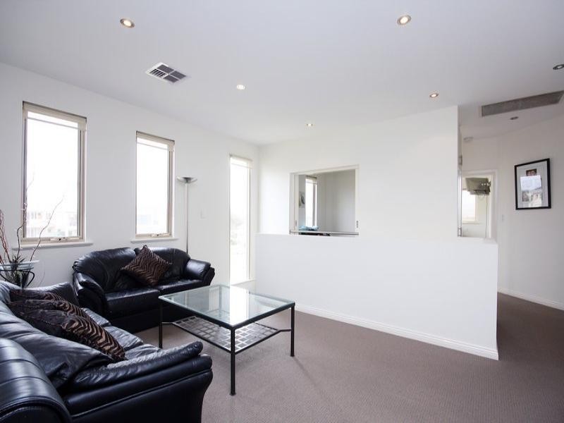 2 Pine Court, Mawson Lakes SA 5095