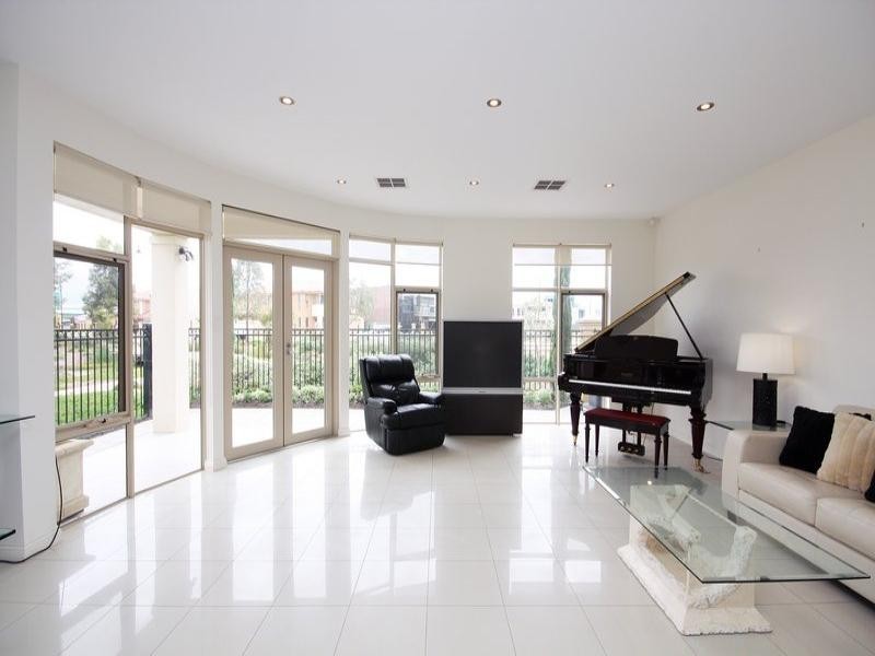 2 Pine Court, Mawson Lakes SA 5095