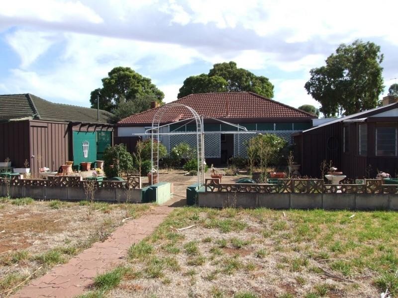 17 Blake Road, Elizabeth South SA 5112