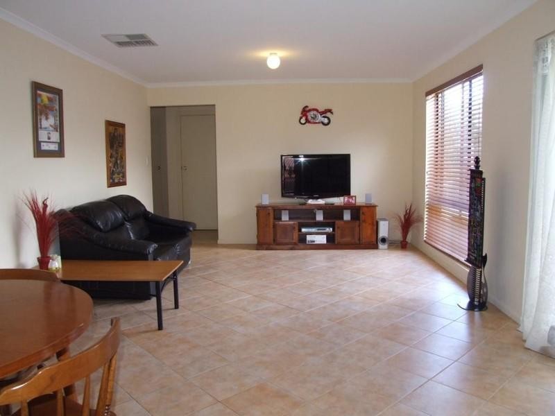 8 Queens Court, Blakeview SA 5114