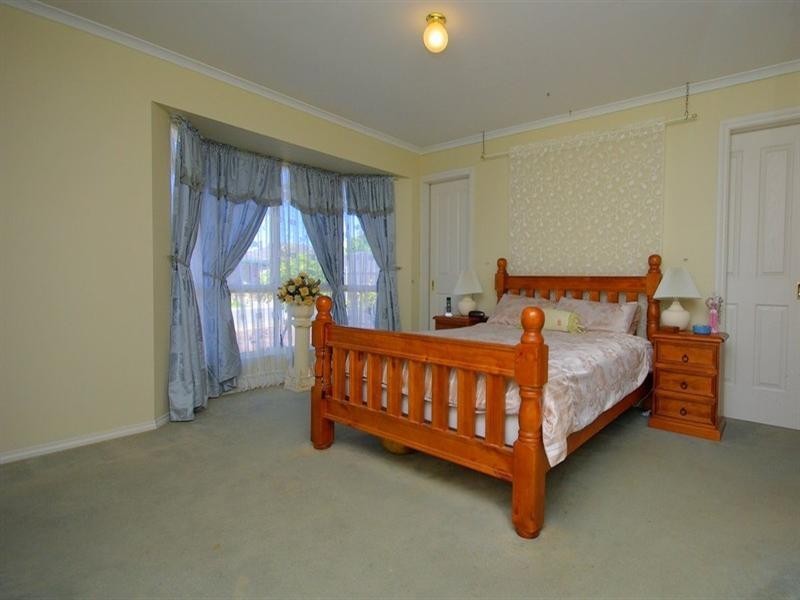 4 Canterbury Place, Burton SA 5110