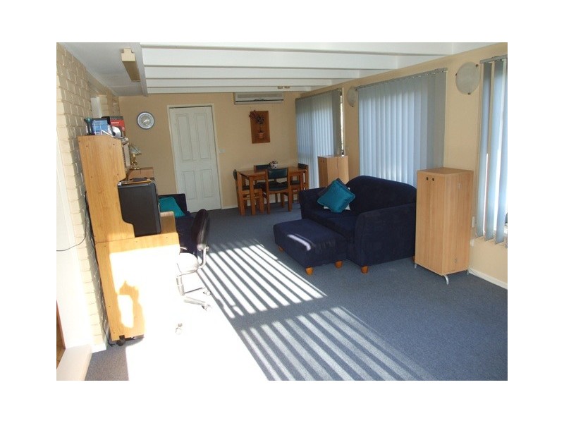 12 Holiday Court, Cowes VIC 3922