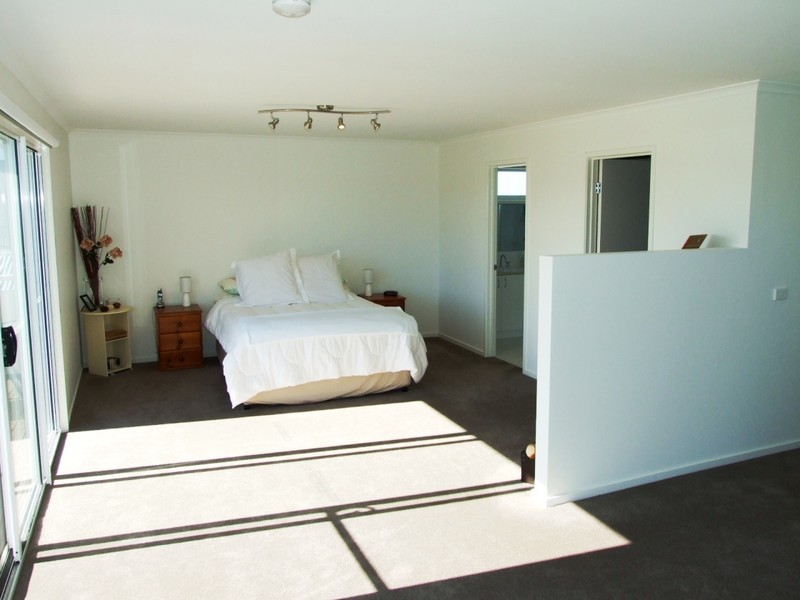 12 Anthony Court, Cowes VIC 3922