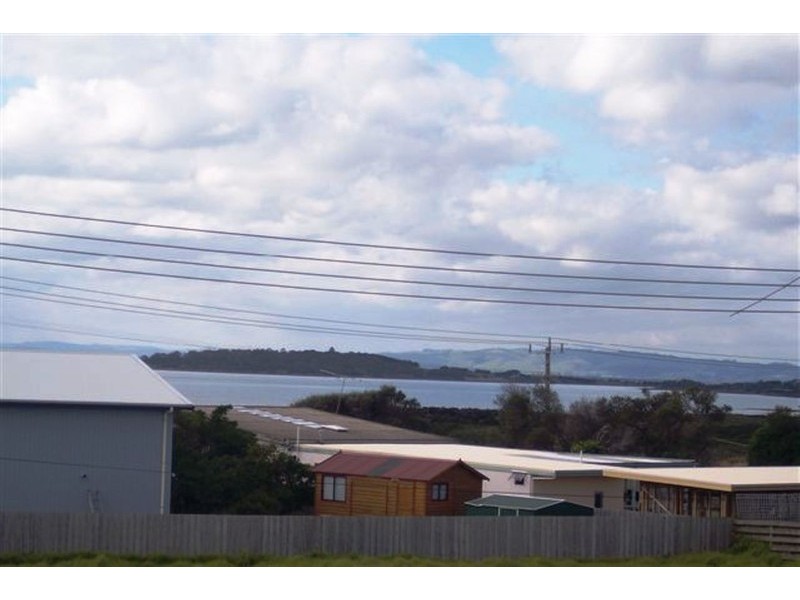 1 Bayview Avenue, Surf Beach VIC 3922