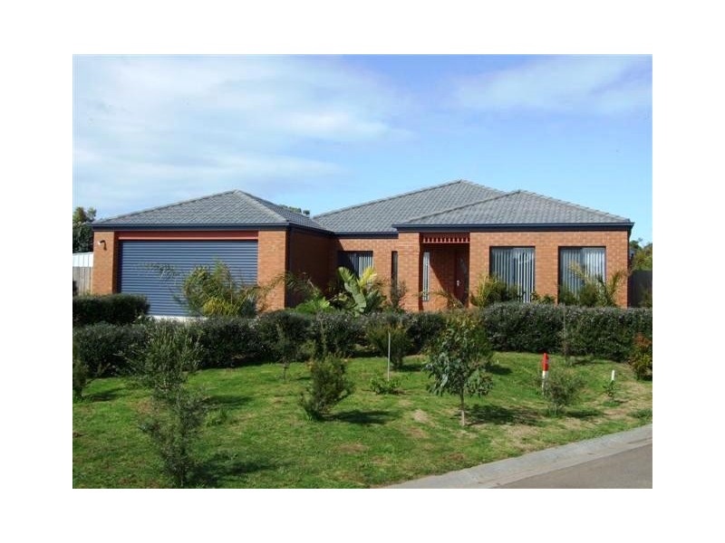 9 Hakea Court, Cowes VIC 3922