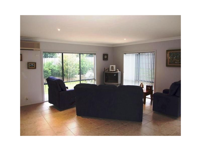 9 Hakea Court, Cowes VIC 3922