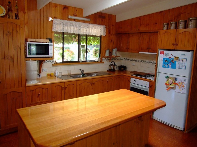 10 Lawrence Avenue, Cowes VIC 3922