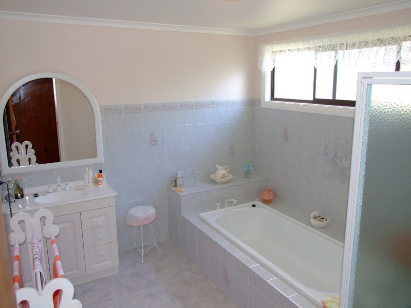 10 Lawrence Avenue, Cowes VIC 3922