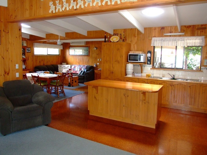 10 Lawrence Avenue, Cowes VIC 3922