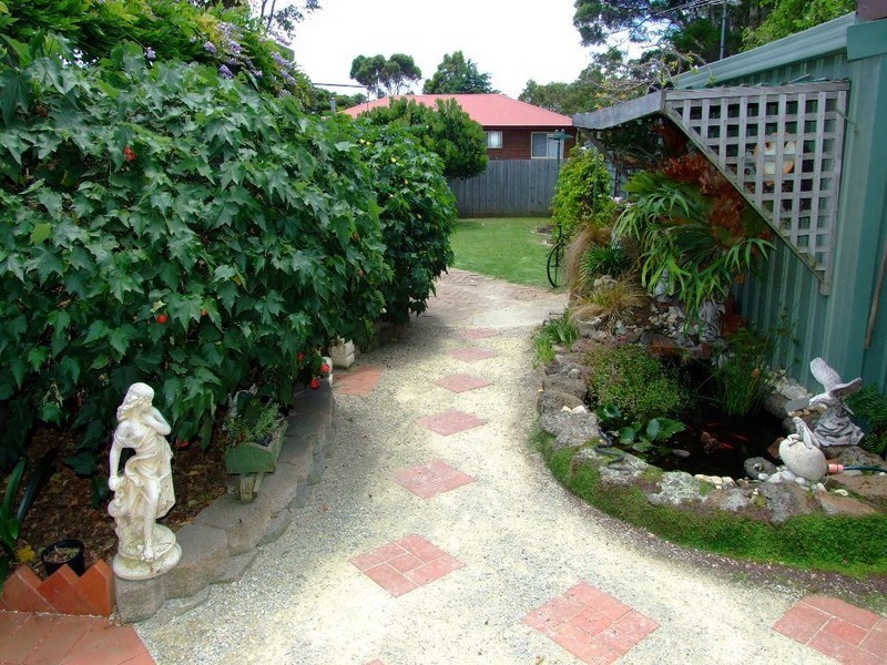 10 Lawrence Avenue, Cowes VIC 3922