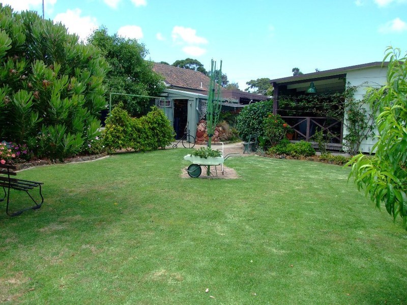 10 Lawrence Avenue, Cowes VIC 3922