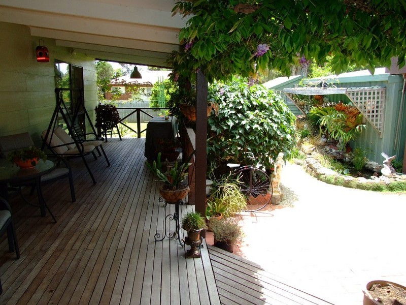10 Lawrence Avenue, Cowes VIC 3922