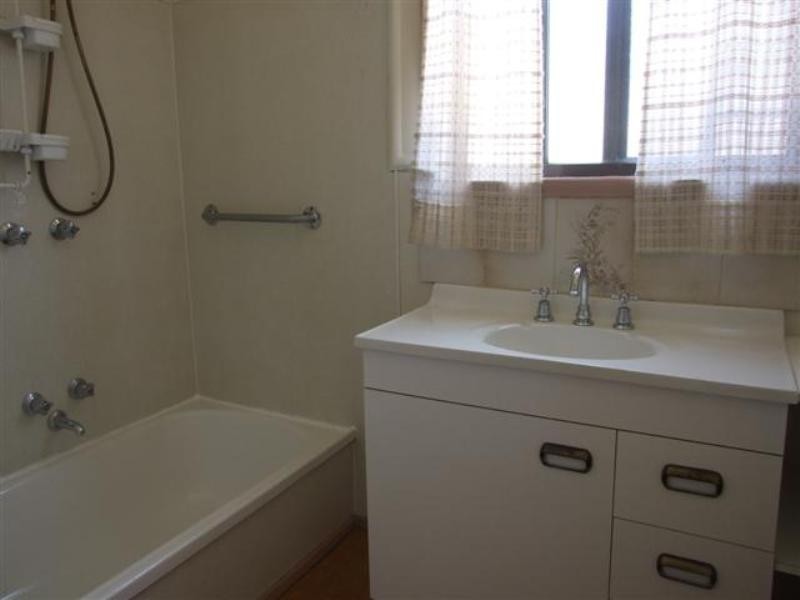 27 Phillip Island Road, Newhaven VIC 3925