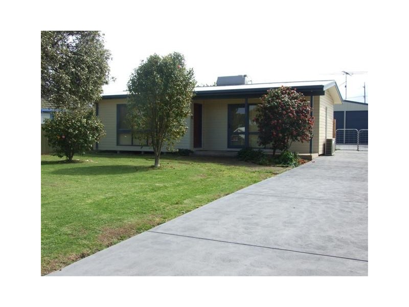 33 Phillip Island Road, Newhaven VIC 3925