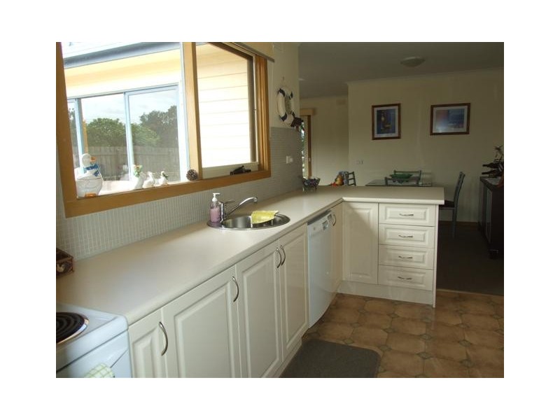 33 Phillip Island Road, Newhaven VIC 3925