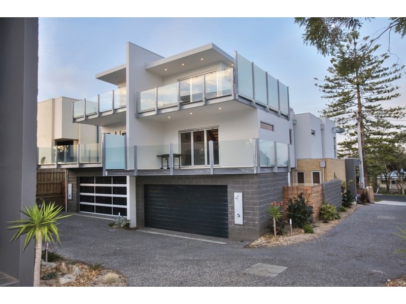 2/12 Steele Street, Cowes VIC 3922