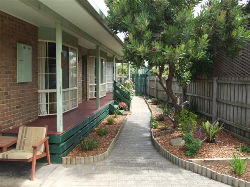 6 Albany Road, Cowes VIC 3922