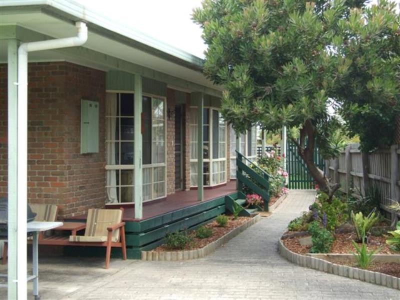 6 Albany Road, Cowes VIC 3922