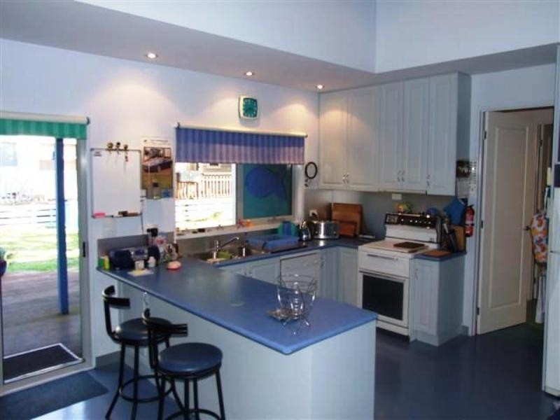 18 Rose Avenue, Cowes VIC 3922