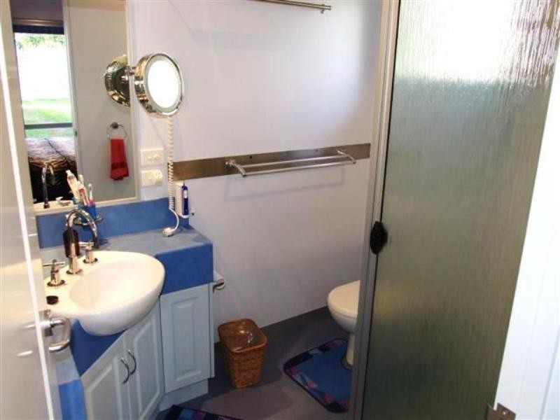 18 Rose Avenue, Cowes VIC 3922