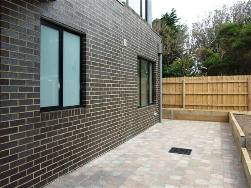 2/18 The Esplanade, Sunderland Bay VIC 3922