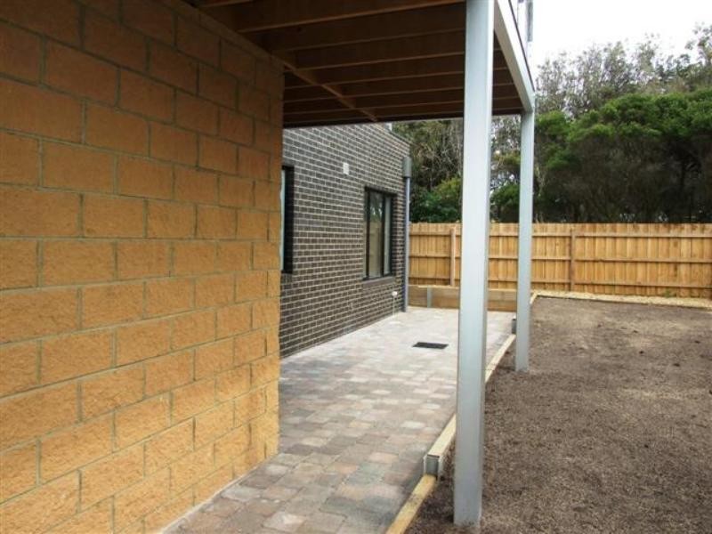 2/18 The Esplanade, Sunderland Bay VIC 3922