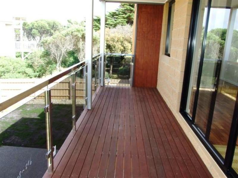 2/18 The Esplanade, Sunderland Bay VIC 3922