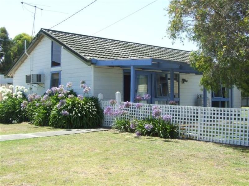 35 Phillip Island Road, Newhaven VIC 3925