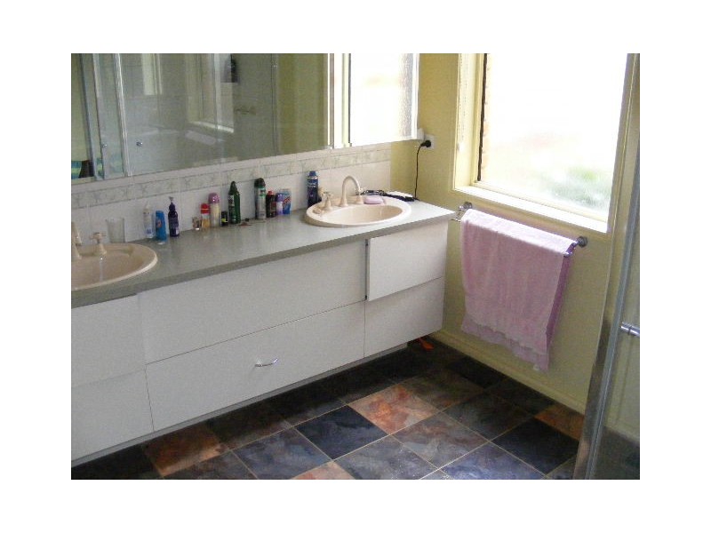 4 Kate Court, Cowes VIC 3922