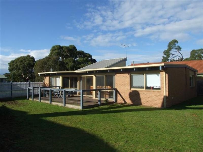 8 Honeyeater Drive, Silverleaves VIC 3922