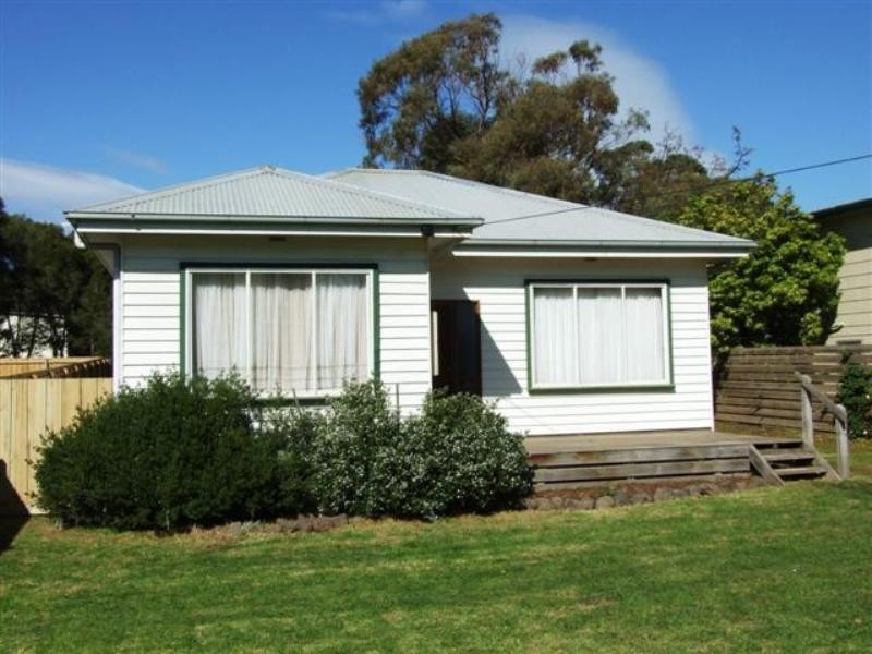 17 Outlook Drive, Cowes VIC 3922