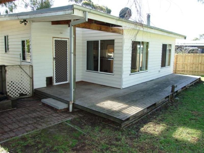 17 Outlook Drive, Cowes VIC 3922