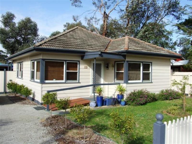 17 Broughton Avenue, Cowes VIC 3922