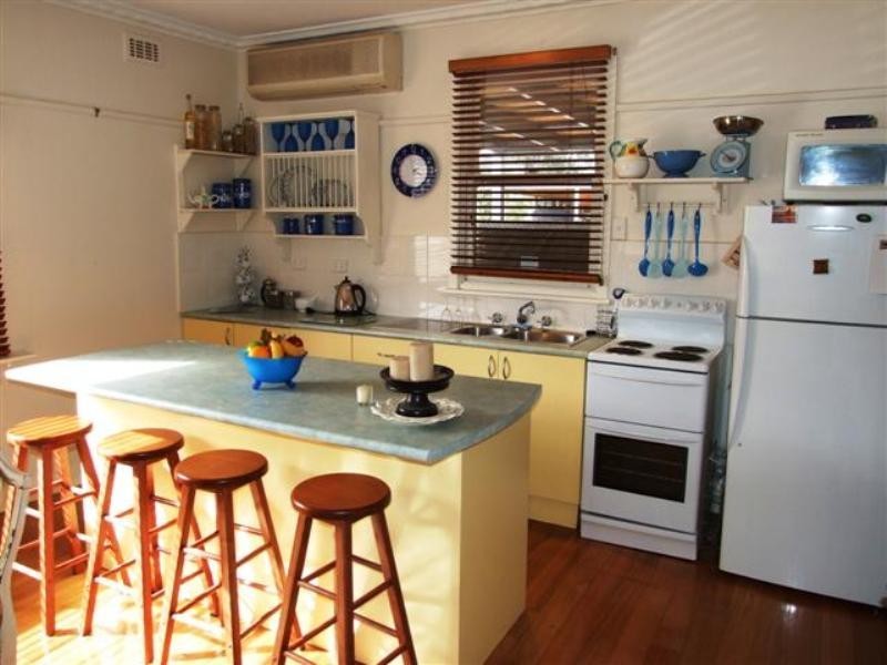 17 Broughton Avenue, Cowes VIC 3922