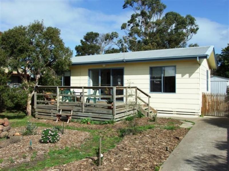18 Monash Avenue, Cowes VIC 3922