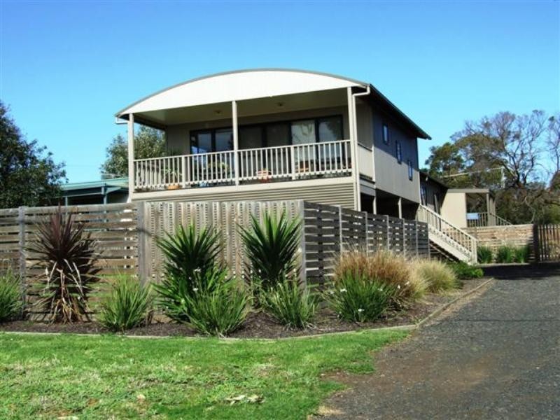 3 Rita Avenue, Cowes VIC 3922