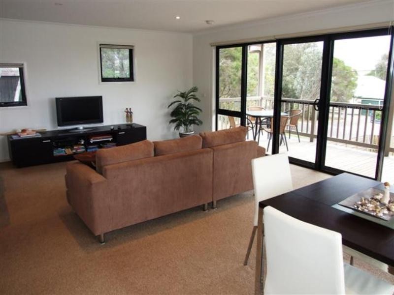 3 Rita Avenue, Cowes VIC 3922