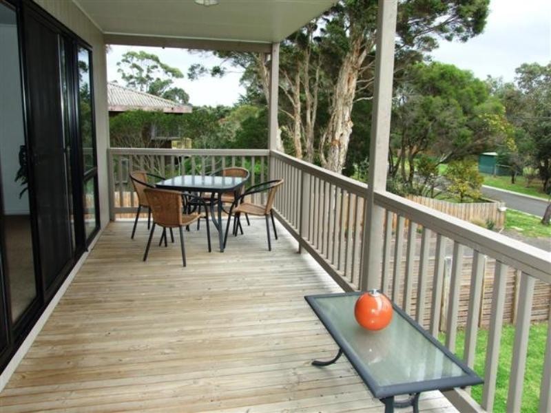 3 Rita Avenue, Cowes VIC 3922