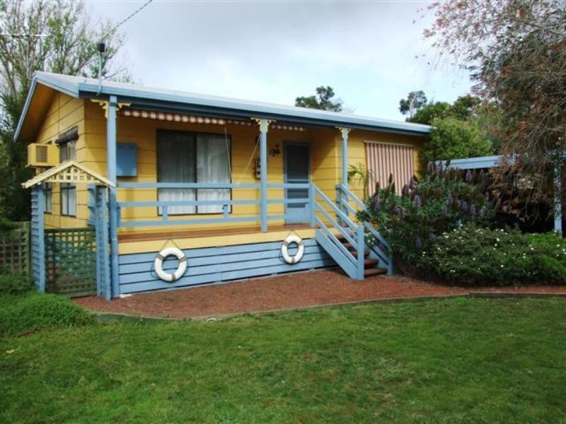 11 Pine Avenue, Cowes VIC 3922