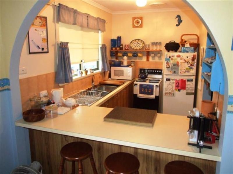 11 Pine Avenue, Cowes VIC 3922