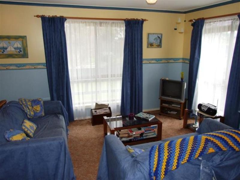 11 Pine Avenue, Cowes VIC 3922