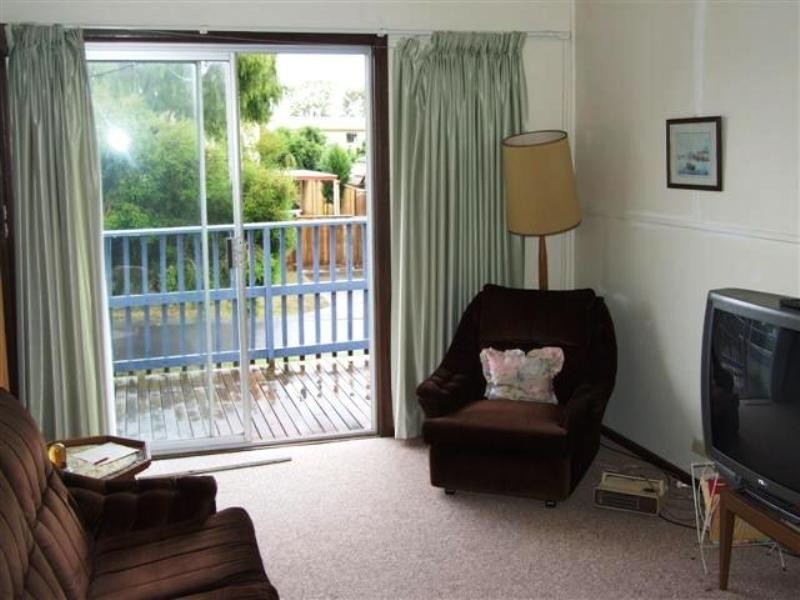 9 Hobsons Parade, Cowes VIC 3922