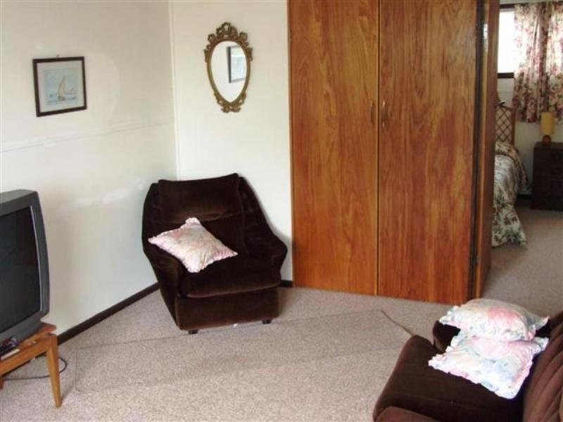 9 Hobsons Parade, Cowes VIC 3922