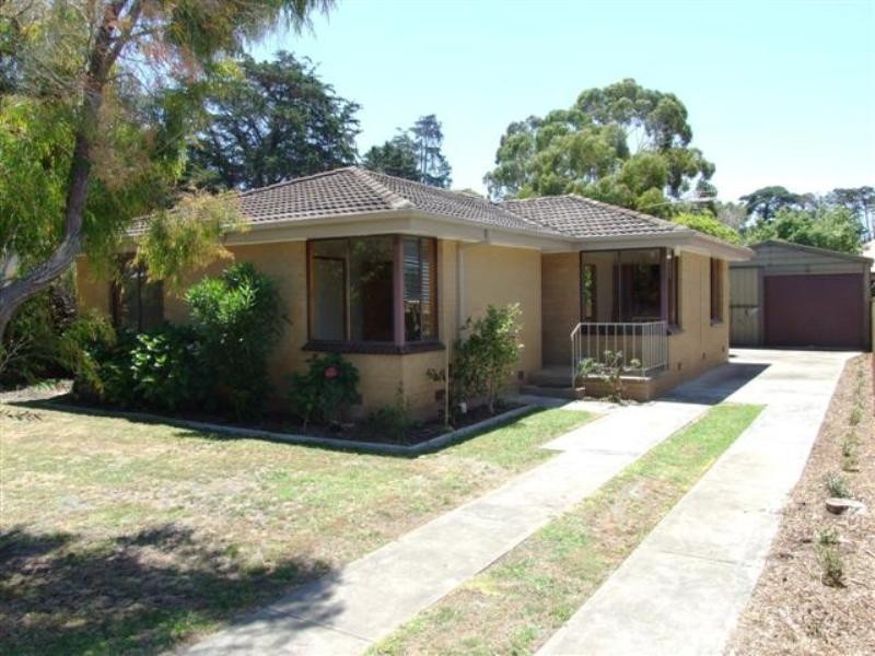 24 St Georges Road, Cowes VIC 3922