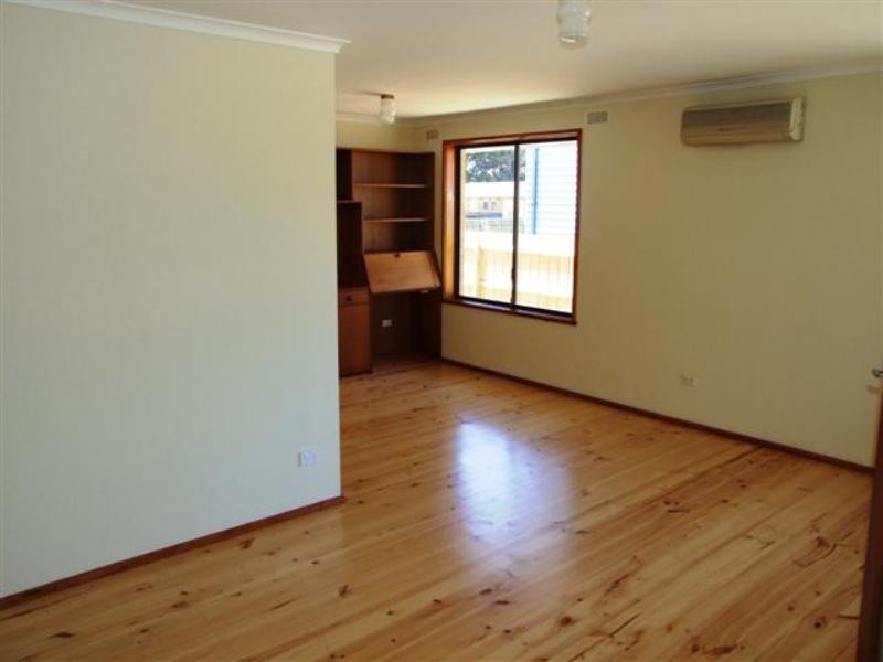 24 St Georges Road, Cowes VIC 3922